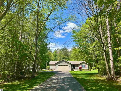 18706 Cedar Run Rd, Traverse City, MI, 49684-9669 | Card Image