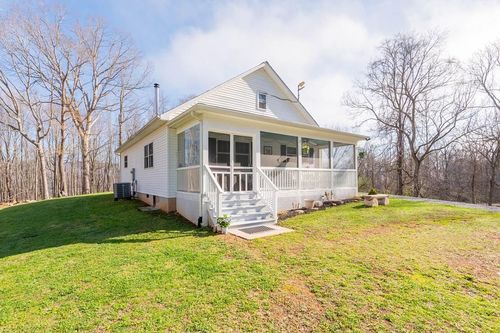 725 Cross Ave, Pearisburg, VA, 24134-2194 | Card Image