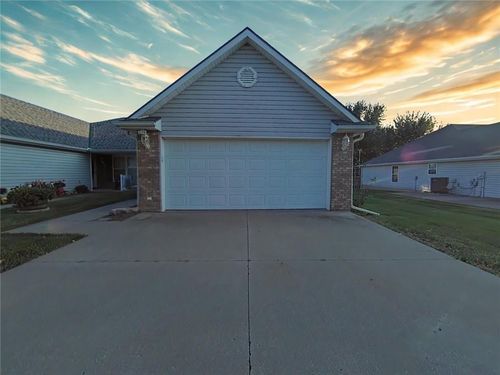 a-1106 E Chestnut Ct, Savannah, MO, 64485-9410 | Card Image