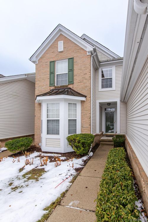 5710 Pinecroft Ct, Clarkston, MI, 48346-3112 | Card Image