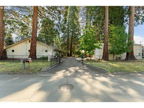 1525 Kendall St, Roseburg, OR, 97471-5323 | Card Image