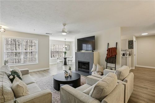 322 Streamside Dr, Roswell, GA, 30076-4637 | Card Image