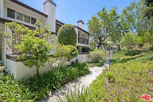 1622 Palisades Dr, Pacific Palisades, CA, 90272-2107 | Card Image