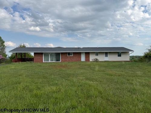 15 Pineridge Ln, Fairmont, WV, 26554-7965 | Card Image