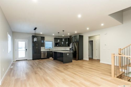 818 Bentley Manor, Saskatoon, SK, S7L6P2 | Card Image