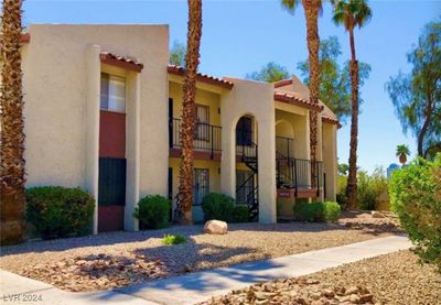 B - 4454 W Desert Inn Road, Condo with 2 bedrooms, 2 bathrooms and null parking in Las Vegas NV | Image 2