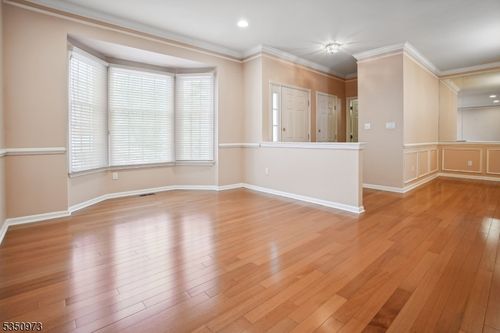 220 Patriot Hill Dr, Basking Ridge, NJ, 07920-4218 | Card Image