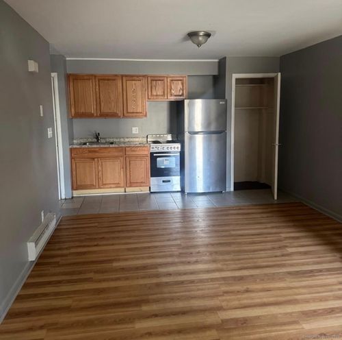 apt-6-240 Oak St, Bridgeport, CT, 06604-2668 | Card Image