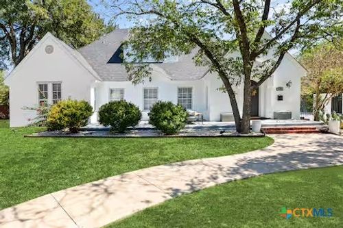 445 N Wall St, Belton, TX, 76513-3142 | Card Image