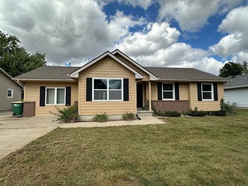 1413 W Washington St, Winterset, IA, 50273-1773 | Card Image