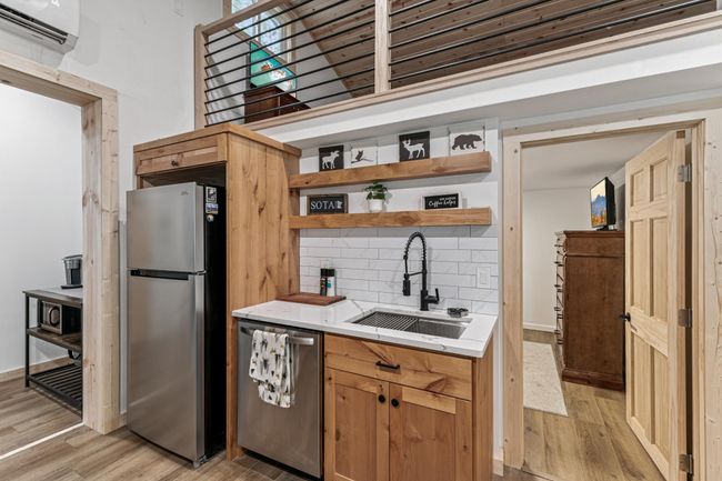 09_Interior.jpg | Image 8
