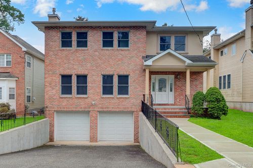 86 George St, Roslyn Heights, NY, 11577-1702 | Card Image