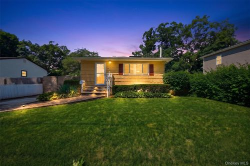 52 N 15th St, Wyandanch, NY, 11798-2312 | Card Image