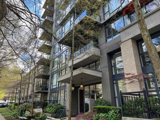 402 - 1650 W 7 Th Avenue, Condo with 1 bedrooms, 1 bathrooms and 1 parking in Vancouver BC | Image 2