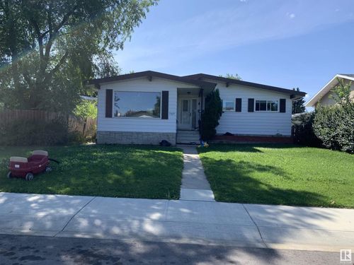 7227 152a Ave Nw, Edmonton, AB, T5C2Z3 | Card Image