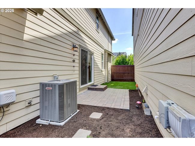 385 Sw Mitchum Ter, House other with 3 bedrooms, 3 bathrooms and 2 parking in Beaverton OR | Image 27