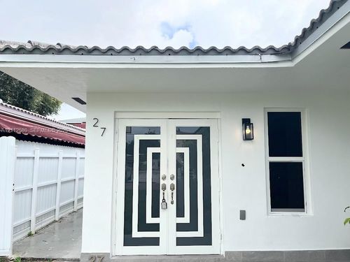 27-27 Nw 51st Ave, Miami, FL, 33126 | Card Image