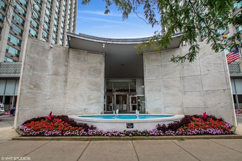803-3600 Lake Shore Dr, Chicago, IL, 60613-4641 | Card Image