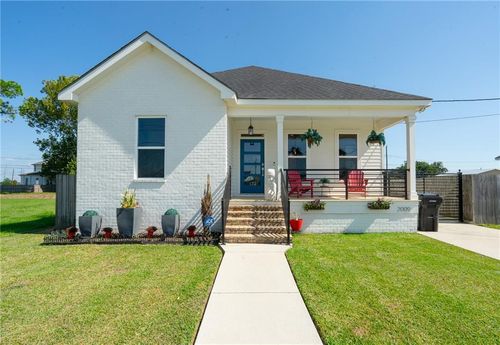 2009 Center St, Arabi, LA, 70032-1714 | Card Image