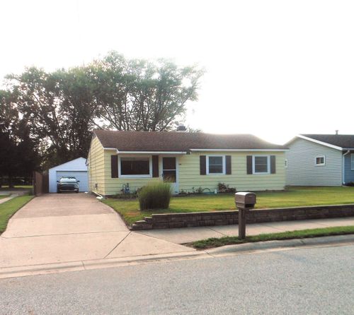 2111 Maplehurst Ave, Mishawaka, IN, 46545-7003 | Card Image