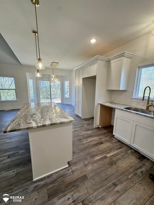 8347 Peninsula Cir, Grand Blanc, MI, 48439-7271 | Card Image