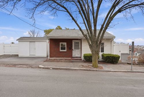 135 Vane St, Revere, MA, 02151-5250 | Card Image