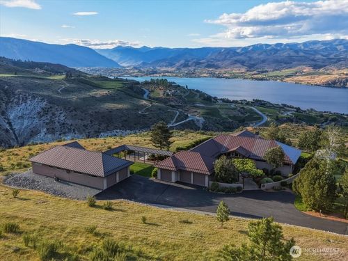 825 Hawks Meadow Rd, Chelan, WA, 98816-9255 | Card Image