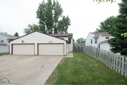 1907 29th Ave S, Fargo, ND, 58103-6729 | Card Image