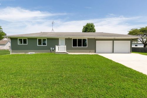 806 Gray St, Aplington, IA, 50604-1030 | Card Image