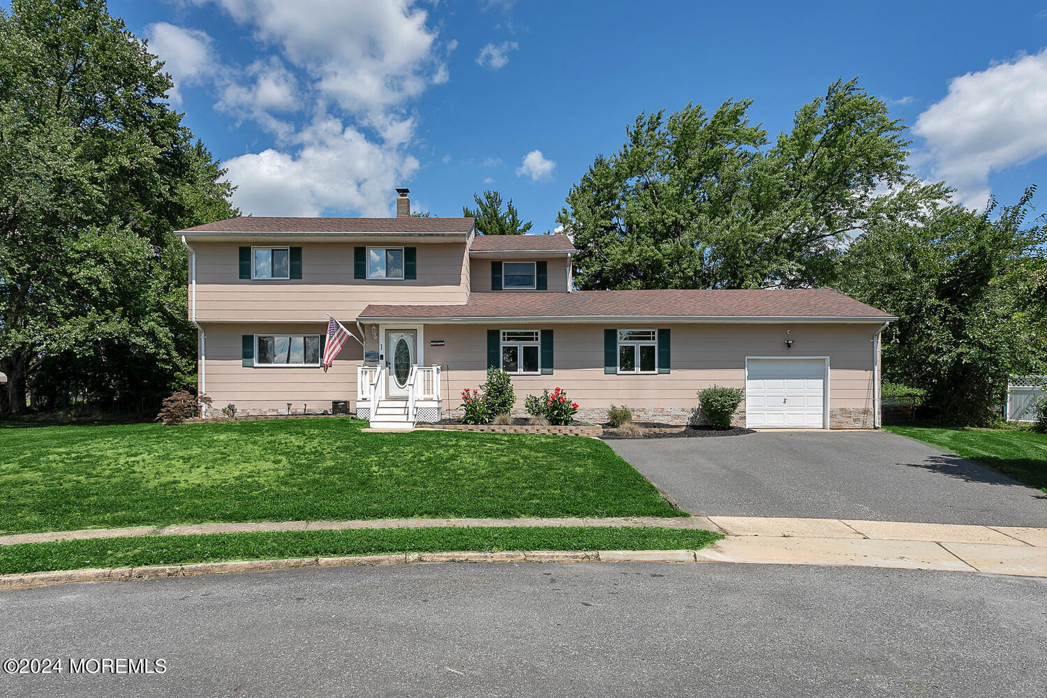 Newbury Cir, Howell, NJ 07731