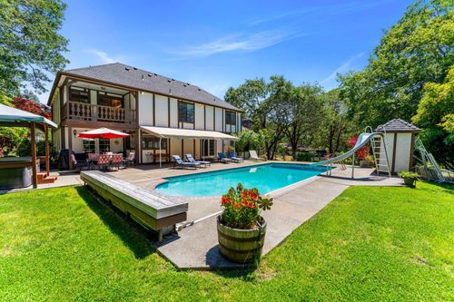 180 Horseshoe Dr, Grants Pass, OR, 97526-6813 | Card Image