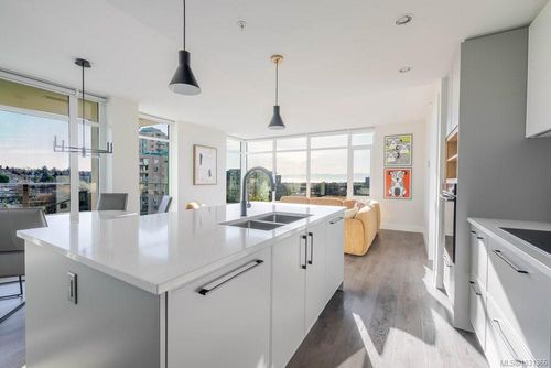 702-960 Yates St, Victoria, BC, V8V3M3 | Card Image