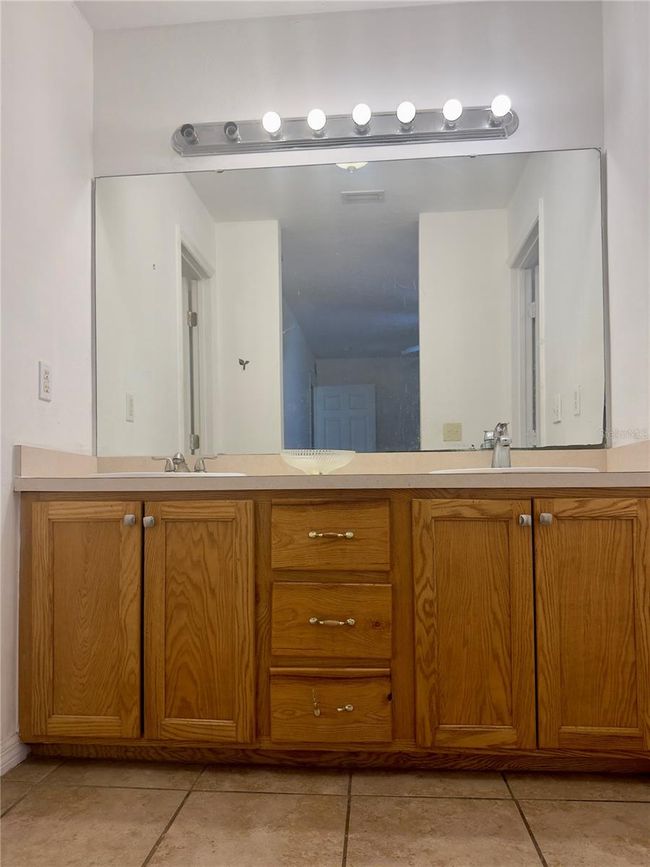 Primary Bathroom | Image 24