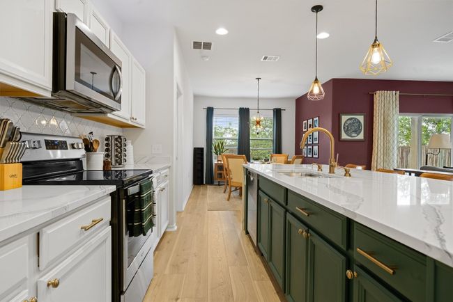 6404 Routenburn St, House other with 4 bedrooms, 2 bathrooms and 4 parking in Austin TX | Image 8