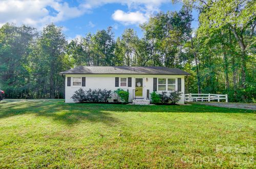 3800 Vanderburg Dr S, Concord, NC, 28025-1211 | Card Image