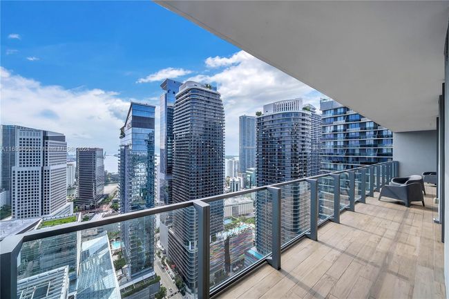 APT-3705 - 88 Sw 7 Th St, Condo with 2 bedrooms, 3 bathrooms and null parking in MIAMI FL | Image 15