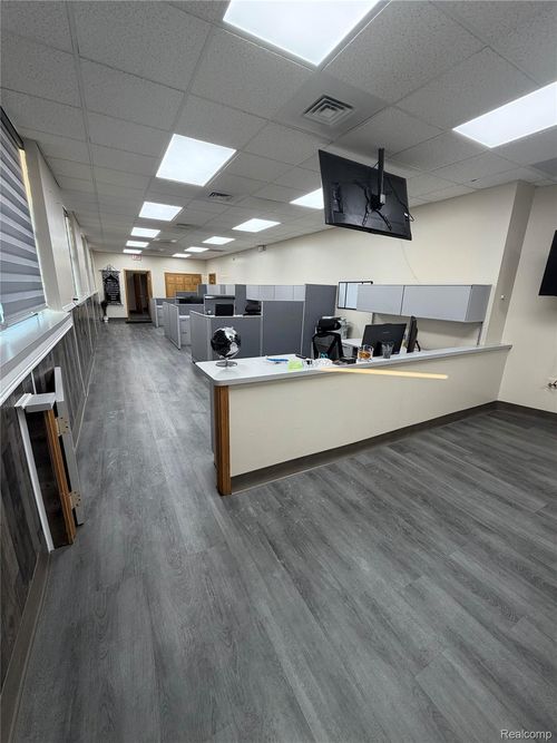 15544 Michigan Ave, Dearborn, MI, 48126-2901 | Card Image