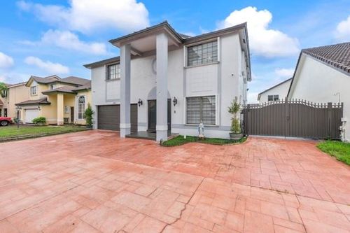 18811 Nw 80th Ave, Hialeah, FL, 33015-2743 | Card Image