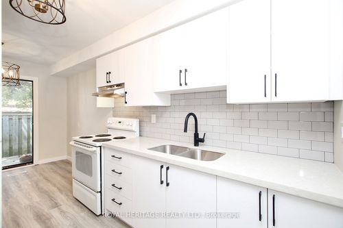 27 Parker Cres, Ajax, ON, L1S3R4 | Card Image