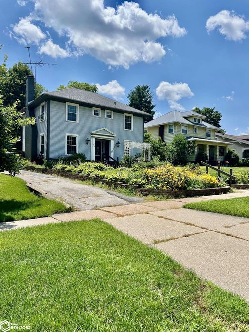 1008 1st Ave E, Oskaloosa, IA, 52577-3017 | Card Image