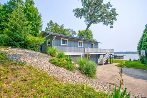 1485 E Hess Lake Dr, Grant, MI, 49327-8620 | Card Image