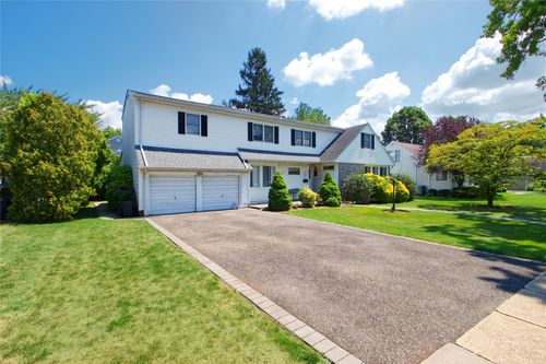 143 Tanners Pond Rd, Garden City, NY, 11530-1037 | Card Image