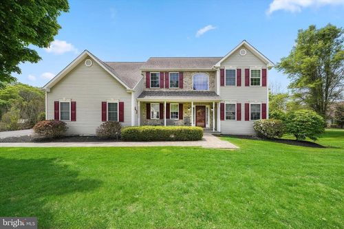 27 Twin Creeks Dr, Thornton, PA, 19373-1094 | Card Image