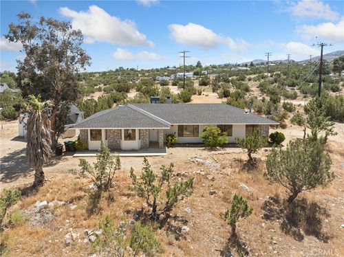 9975 Desert View Road, Pinon Hills, CA, 92372 | Card Image
