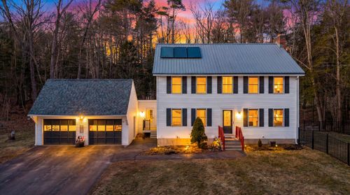 21 Acorn Ave, Auburn, NH, 03032-3213 | Card Image