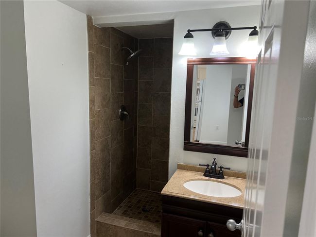 guest bathroom | Image 15