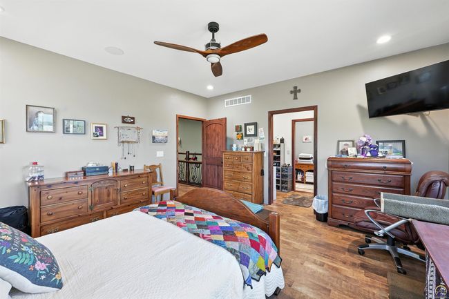 6010 Sw Douglas Rd, House other with 3 bedrooms, 3 bathrooms and null parking in Topeka KS | Image 27