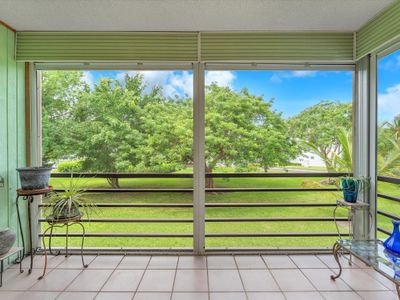 2D - 103 Royal Park Dr, Condo with 1 bedrooms, 1 bathrooms and null parking in Oakland Park FL | Image 2