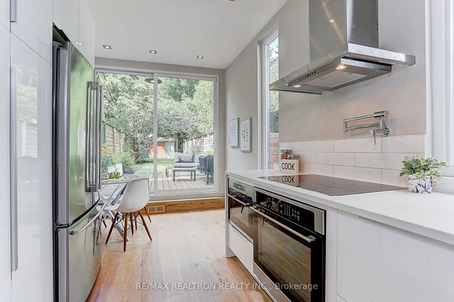 14 Marion St, House attached with 3 bedrooms, 3 bathrooms and null parking in Toronto ON | Image 16