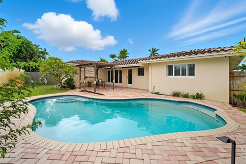 3697 Ne 19th Ave, Oakland Park, FL, 33308-6208 | Card Image